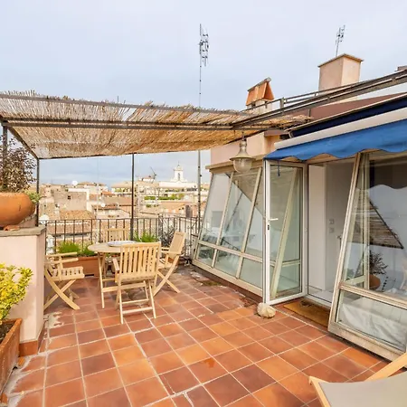 Pantheon With Terrace Apartmán
