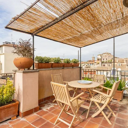 Pantheon With Terrace Apartmán *